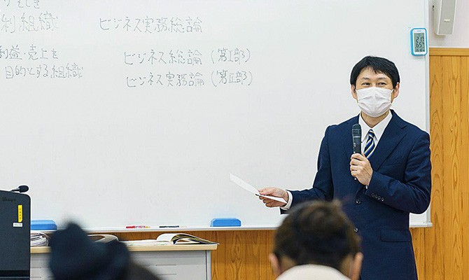 Point.03 教員が実務のプロフェッショナル